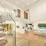 Luxurious Retreat - Modern House With Pool