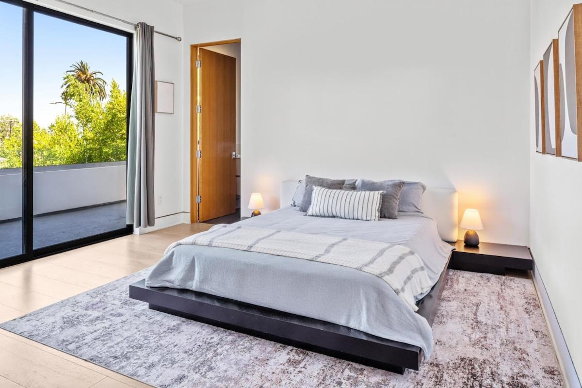Villa Luxurious Retreat - Modern House With Pool