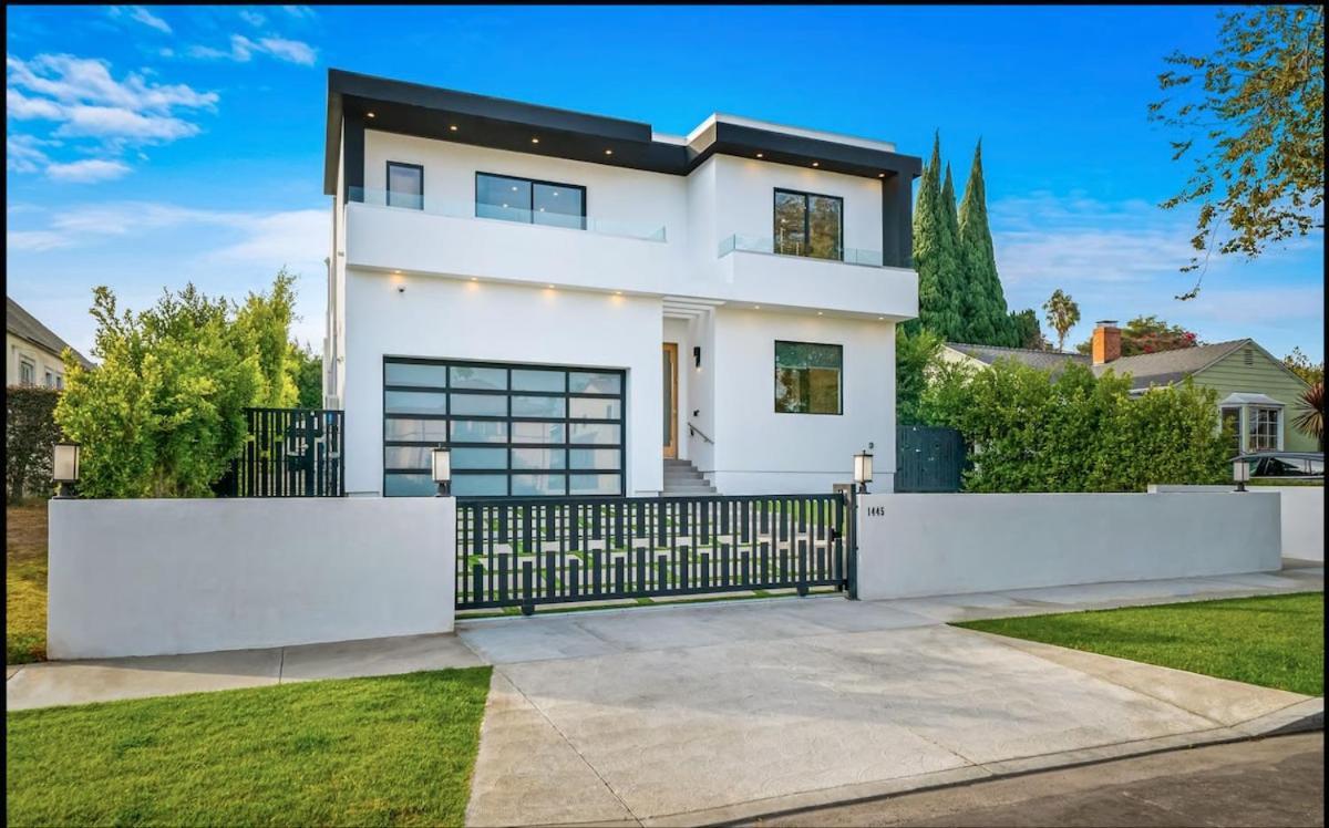 Luxurious Retreat - Modern House With Pool Villa *
