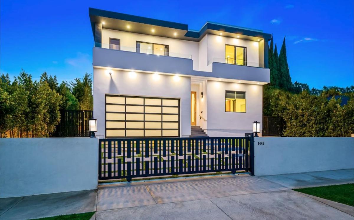 Villa Luxurious Retreat - Modern House With Pool *
